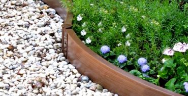 Comment faire une clôture pour les parterres de fleurs de vos propres mains