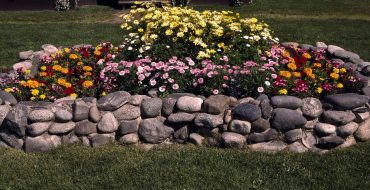 Comment faire une clôture pour un parterre de fleurs de vos propres mains