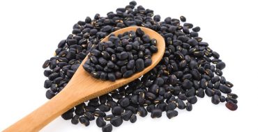 Haricots noirs et cuillère