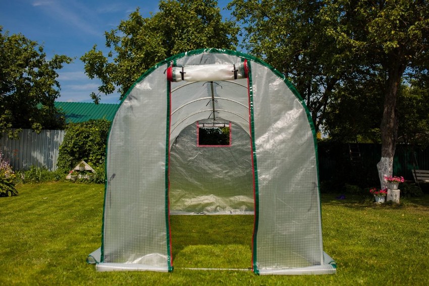 Film renforcé pour couvrir serres et serres